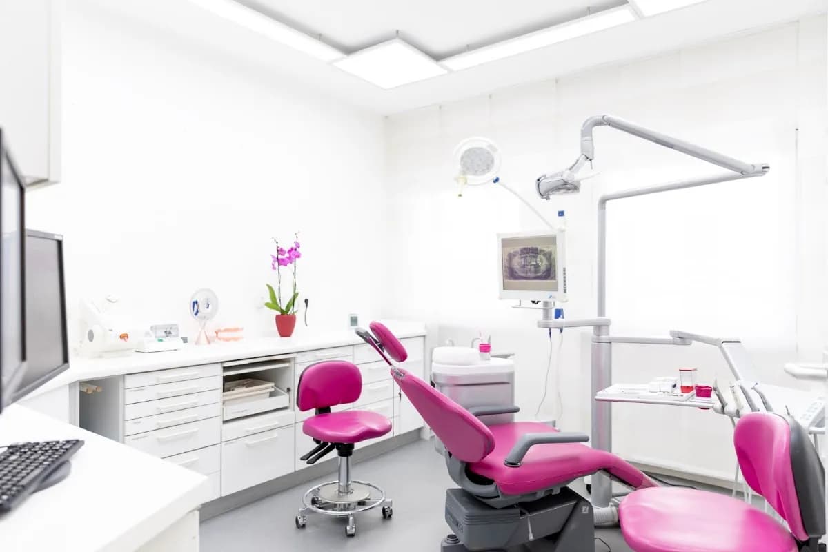 Dr.med.stom.Narcis Popita — Foto aus dem Google-Eintrag der Praxis
