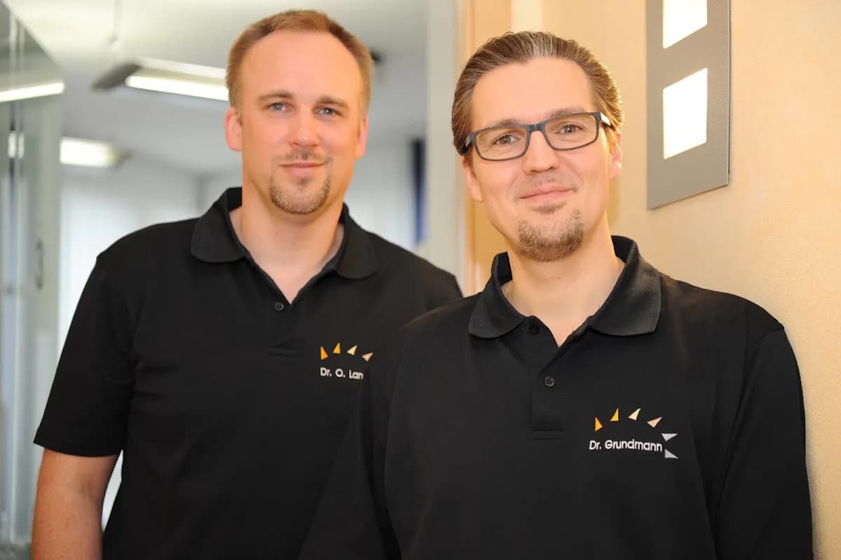 Dr. Thomas Grundmann & Dr. Oliver Jens Lang — Foto aus dem Google-Eintrag der Praxis