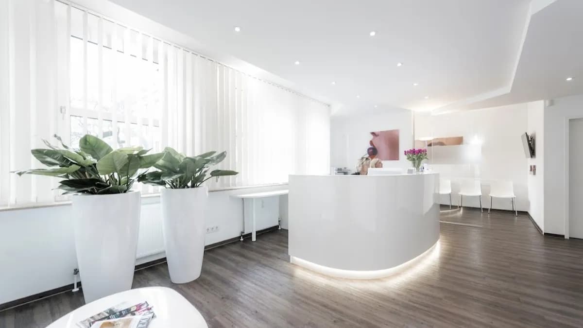 FineDent - Experte für Zahnimplantate Dr. Robert Berdik in Düsseldorf — Foto aus dem Google-Eintrag der Praxis