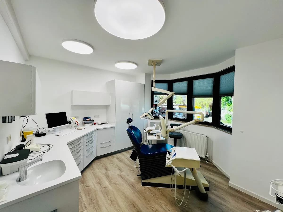 FINK ZAHNHEILKUNDE Zahnärzte Frankfurt – Professionelle Zahnreinigung & Implantate — Foto aus dem Google-Eintrag der Praxis