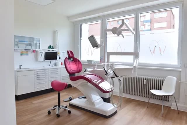 Frau Nicole Mazur — Foto aus dem Google-Eintrag der Praxis