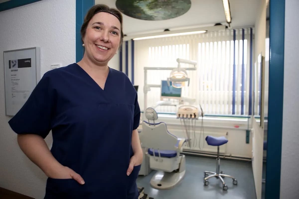 Frau Nicole Schmidt — Foto aus dem Google-Eintrag der Praxis