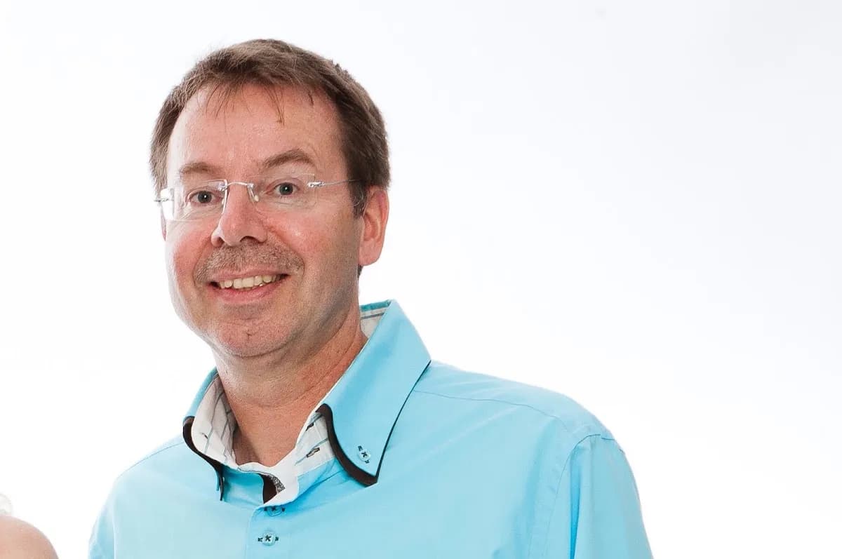 Herr Dr. Dr. Robin Valk — Foto aus dem Google-Eintrag der Praxis