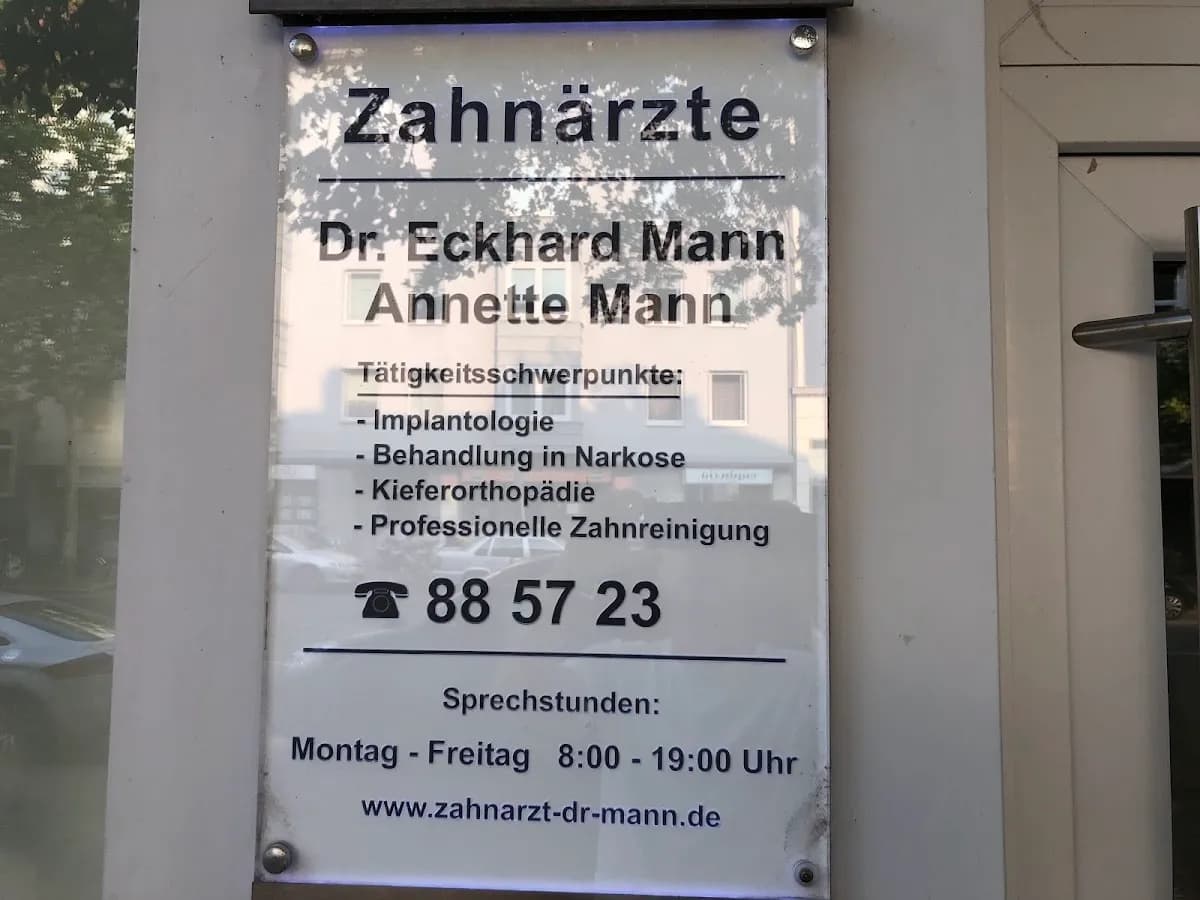 Herr Dr. Eckhard Mann — Foto aus dem Google-Eintrag der Praxis