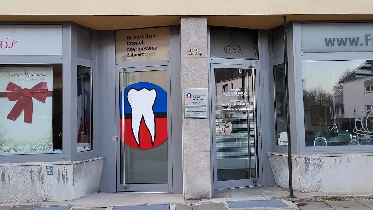 Herr Dr. med. dent. Daniel Markiewicz — Foto aus dem Google-Eintrag der Praxis