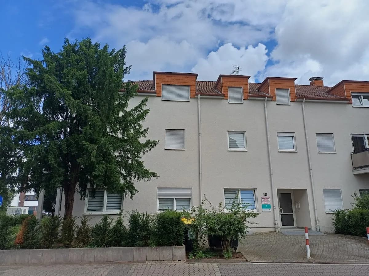 Herr Ramin Amirsiai — Foto aus dem Google-Eintrag der Praxis