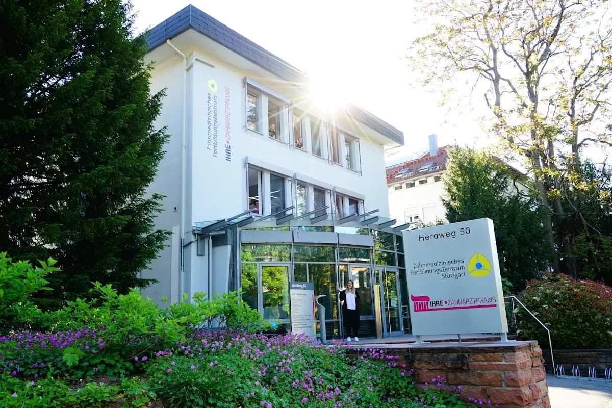 Ihre Zahnarztpraxis Stuttgart im Zahnmedizinischen Fortbildungszentrum (ZFZ) — Foto aus dem Google-Eintrag der Praxis