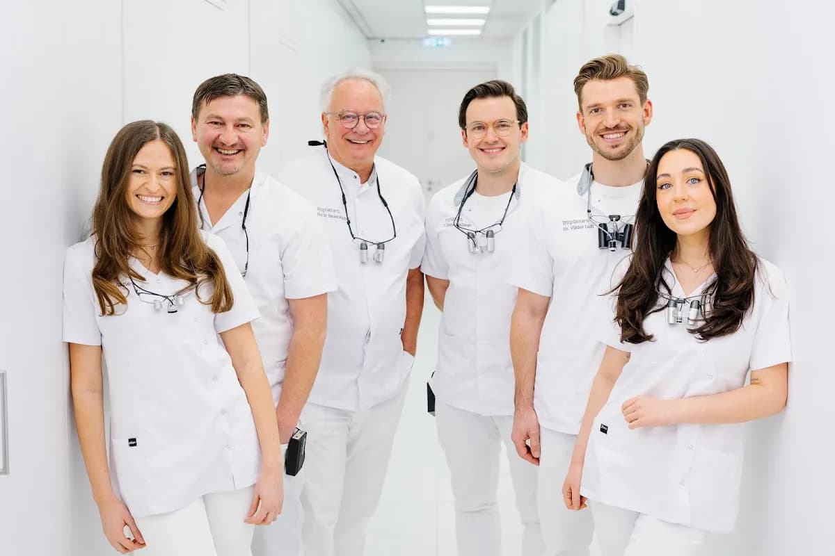 implaneo Dental Clinic — Foto aus dem Google-Eintrag der Praxis
