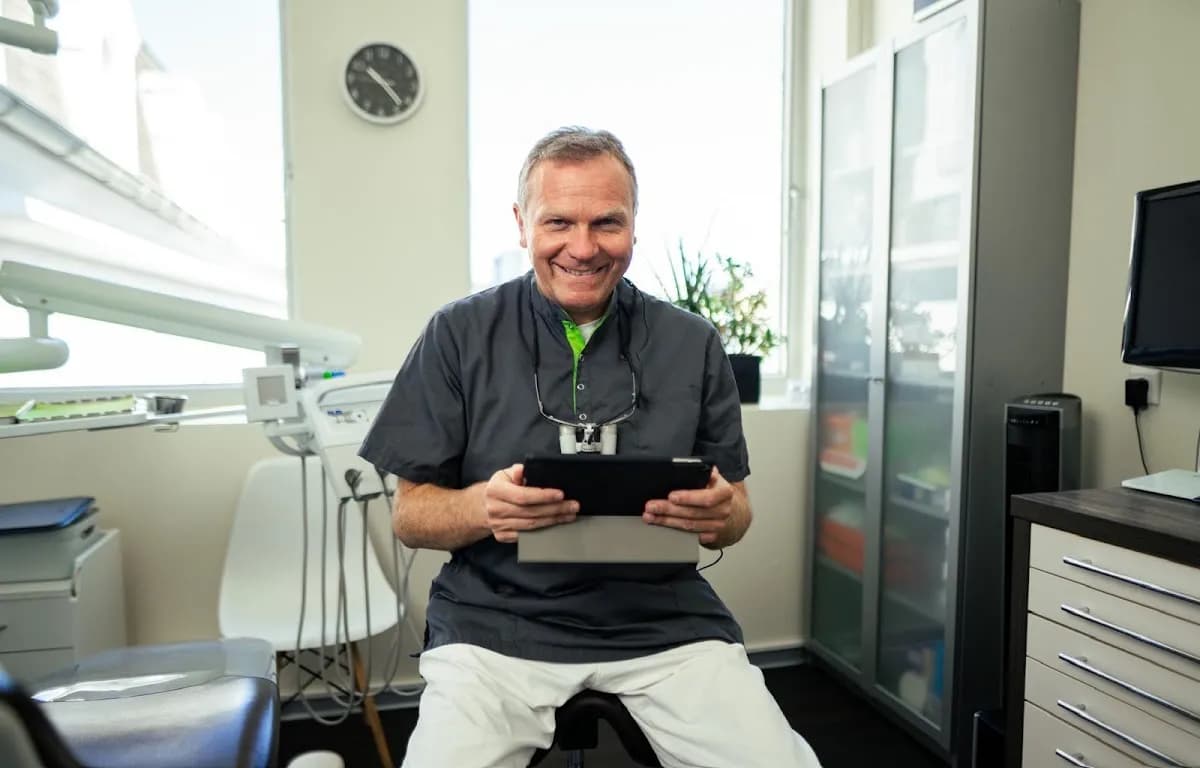 Implantat Zentrum Köln | Dr. Eduard Stappler Implantologe - Spezialist für Implantologie — Foto aus dem Google-Eintrag der Praxis