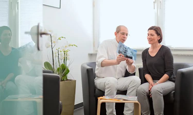 IMPLANTOLOGIE AN DER KÖLNARENA | Dr. K. Fourné — Foto aus dem Google-Eintrag der Praxis