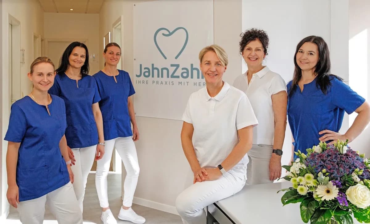 JahnZahn ♡ Zahnarzt-Praxis Berlin Marzahn » Carolyn Jahn — Foto aus dem Google-Eintrag der Praxis