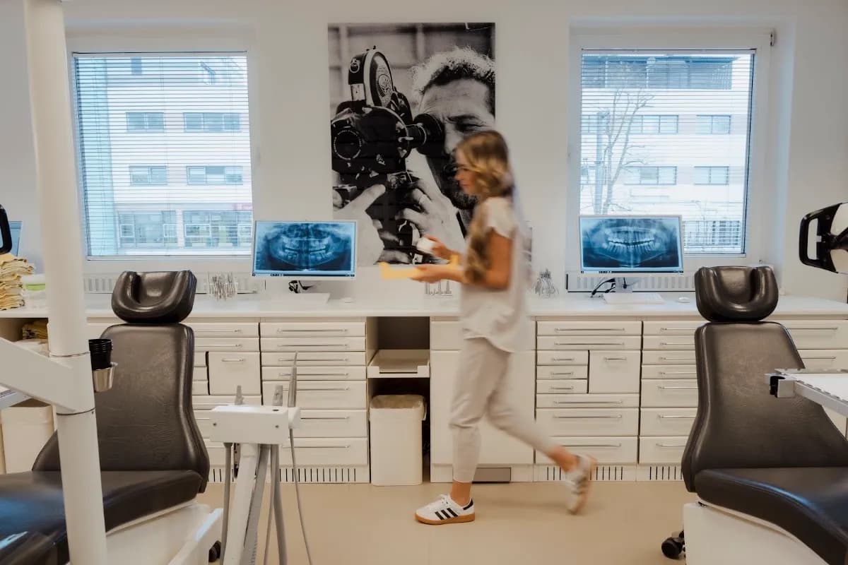 Kieferorthopäde Frankfurt - Dr. Katayun Nazari — Foto aus dem Google-Eintrag der Praxis