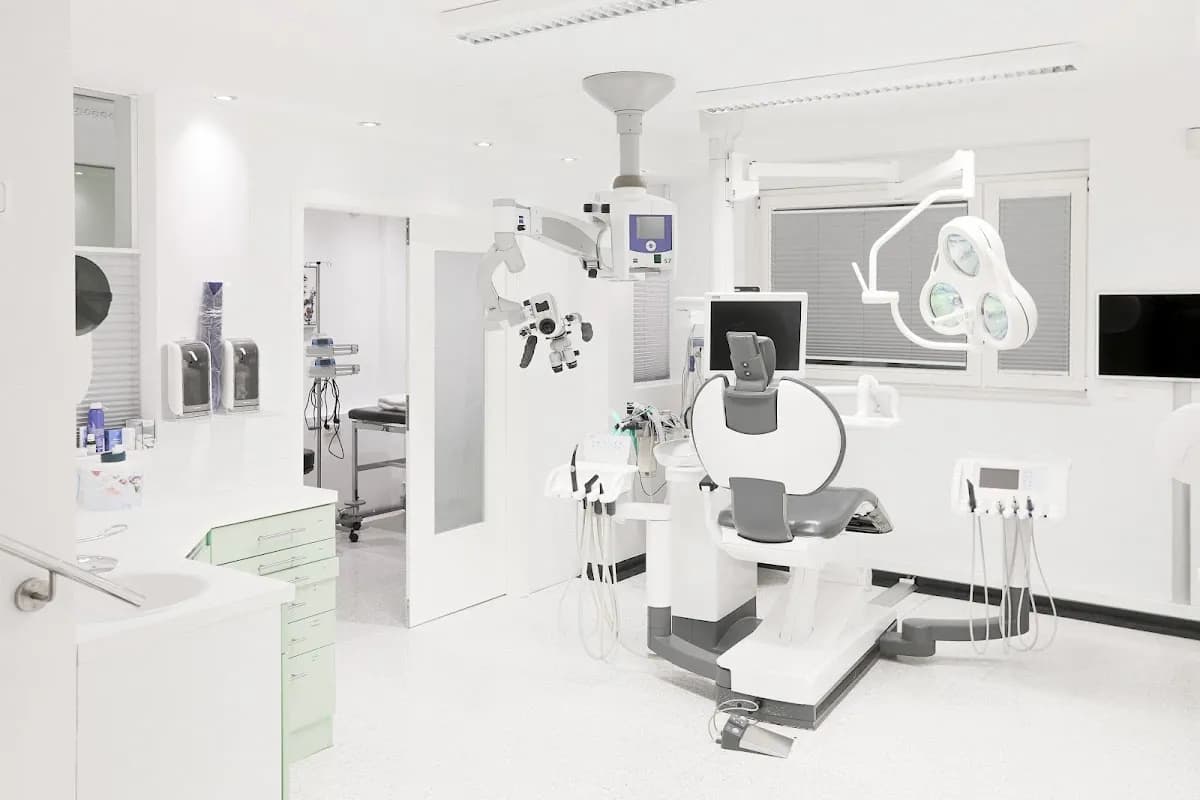 Konzeptdental Zahnzentrum Charlottenburg - Dr. Thomas Luyken, Dr. Freddi Zelener M. Sc., Dr. Ilja Sapiro M. Sc. — Foto aus dem Google-Eintrag der Praxis