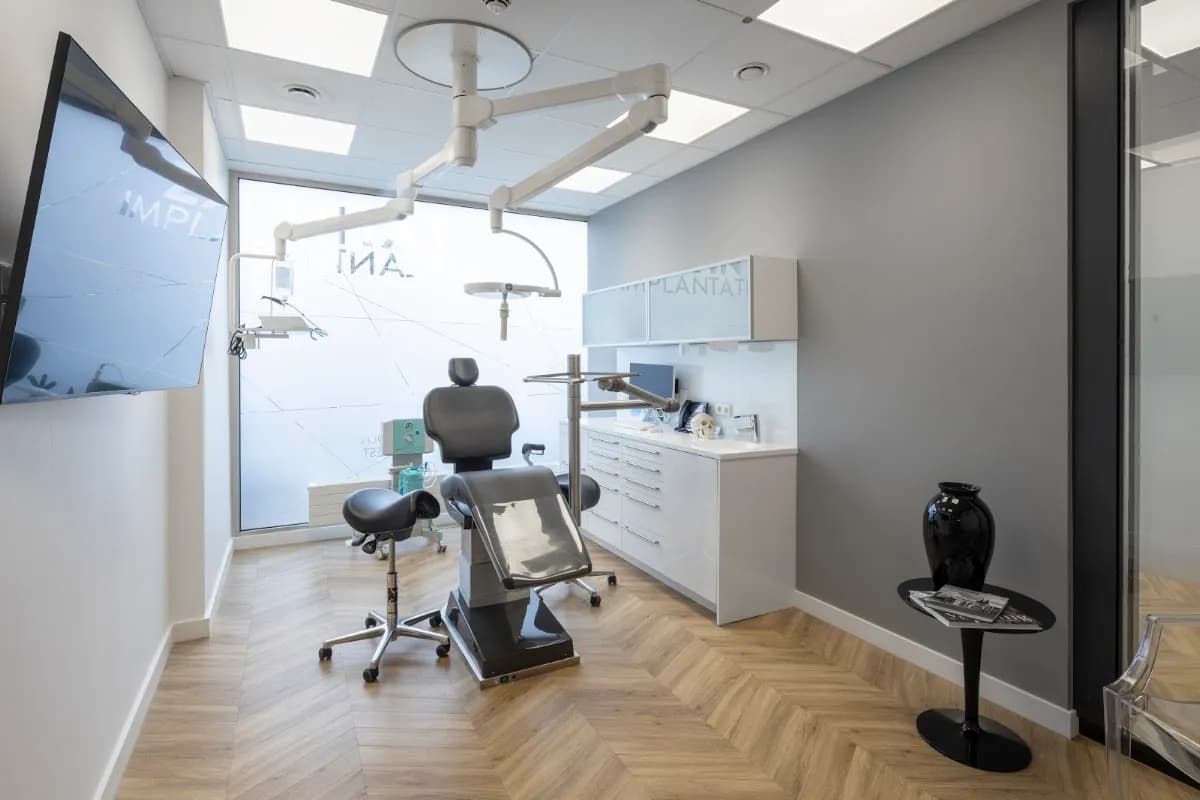 MKG Köln West - Zahnimplantate, Weisheitszahn-OP, Oralchirurgie & Ästhetische Chirurgie — Foto aus dem Google-Eintrag der Praxis