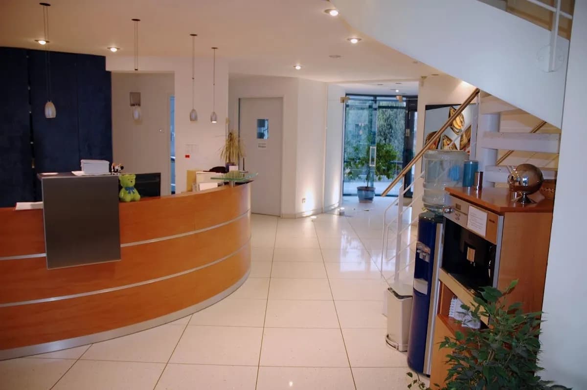 MKG - Praxisklinik Dr. M. Maaz & Partner - Spezialisten für Zahnimplantate etc. in Köln — Foto aus dem Google-Eintrag der Praxis