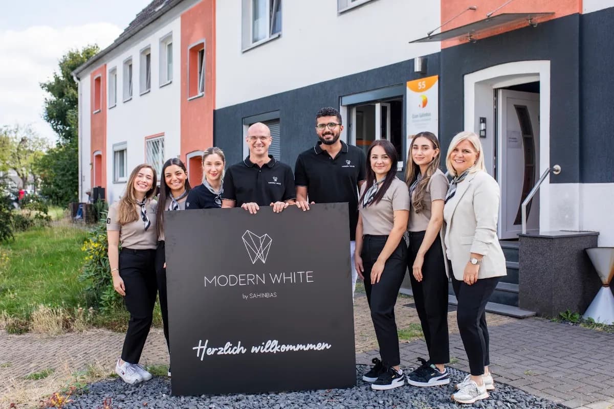Modern White by Sahinbas – Ästhetische Zahnheilkunde und Implantologie — Foto aus dem Google-Eintrag der Praxis