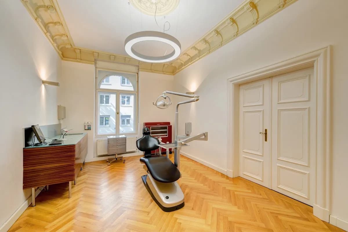 Oralchirurgie und Implantologie Dr. med. dent. Annette Felderhoff-Fischer — Foto aus dem Google-Eintrag der Praxis