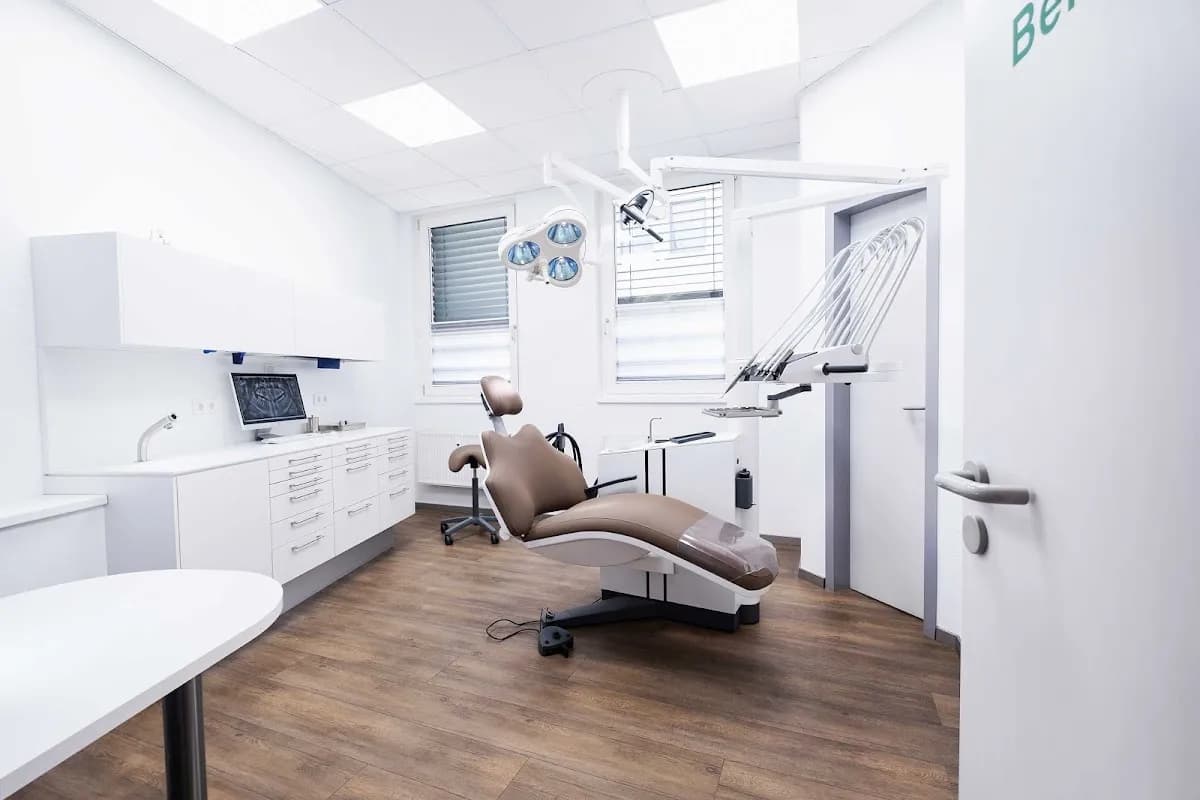 Praxis für Kiefer- und Oralchirurgie im Ärztezentrum 'Helle Mitte' GbR — Foto aus dem Google-Eintrag der Praxis