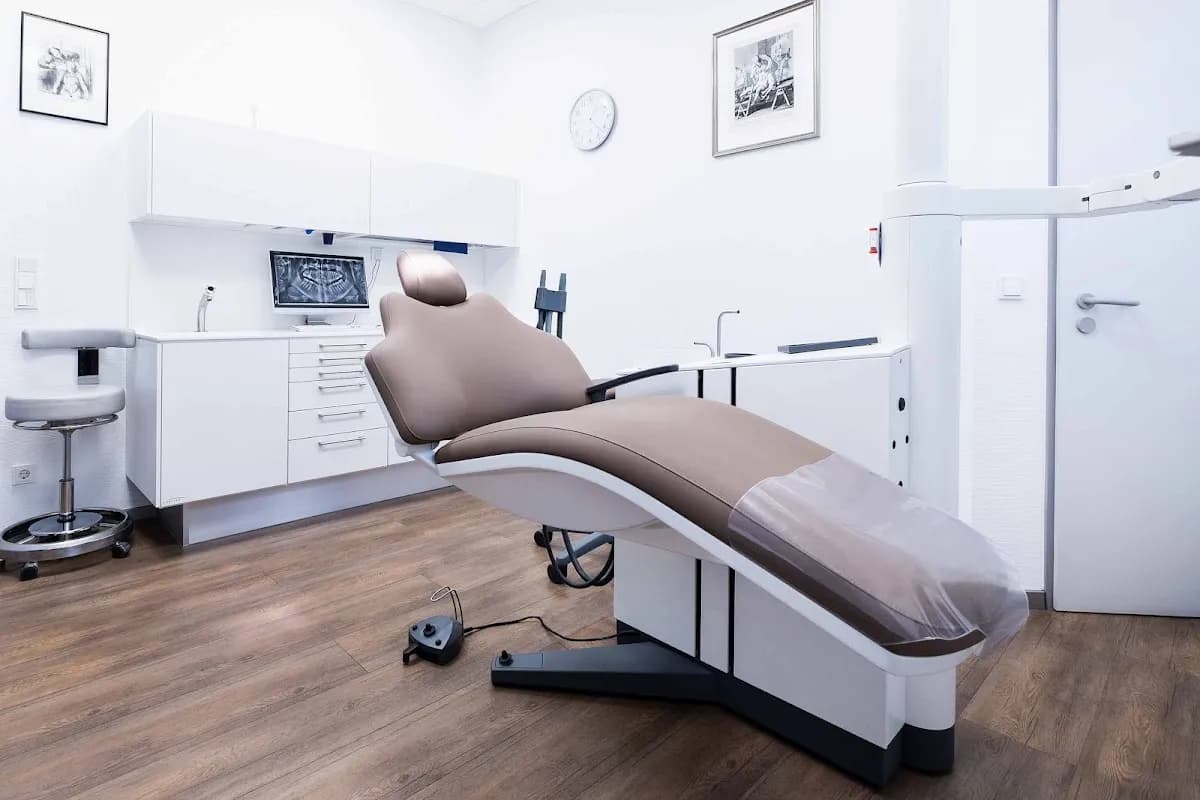 Praxis für Kiefer- und Oralchirurgie im Ärztezentrum 'Helle Mitte' GbR — Foto aus dem Google-Eintrag der Praxis