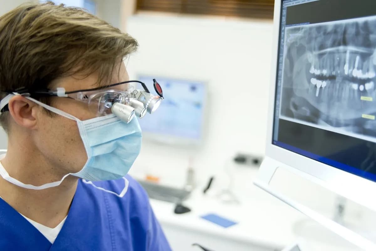 Praxis für Zahnmedizin und Implantologie Dr. Steffen Biebl + Dr. Werner Knapp — Foto aus dem Google-Eintrag der Praxis