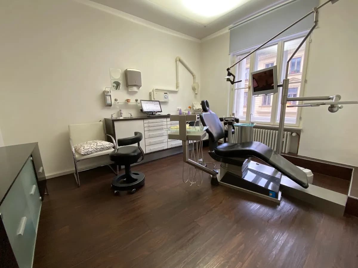 Praxis im Lehel Dr. med. dent. Victor Schardt — Foto aus dem Google-Eintrag der Praxis