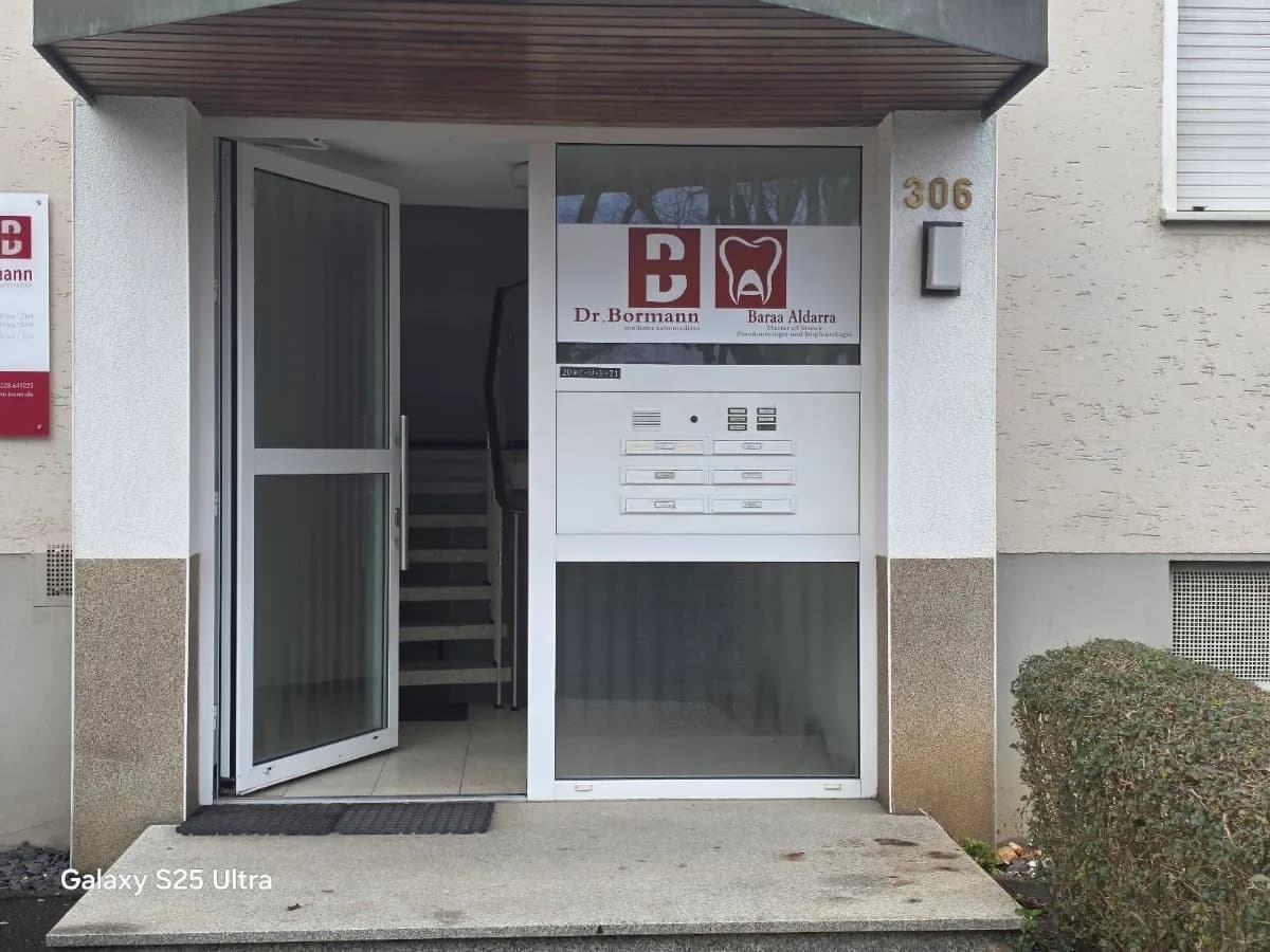 Praxisgemeinschaft für Zahnmedizin Dr. Jens Bormann & Baraa Aldarra Msc — Foto aus dem Google-Eintrag der Praxis