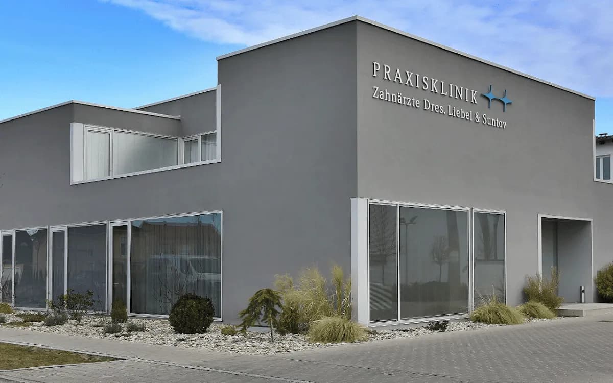 Praxisklinik Zahnärzte Dres. Liebel und Suntov — Foto aus dem Google-Eintrag der Praxis