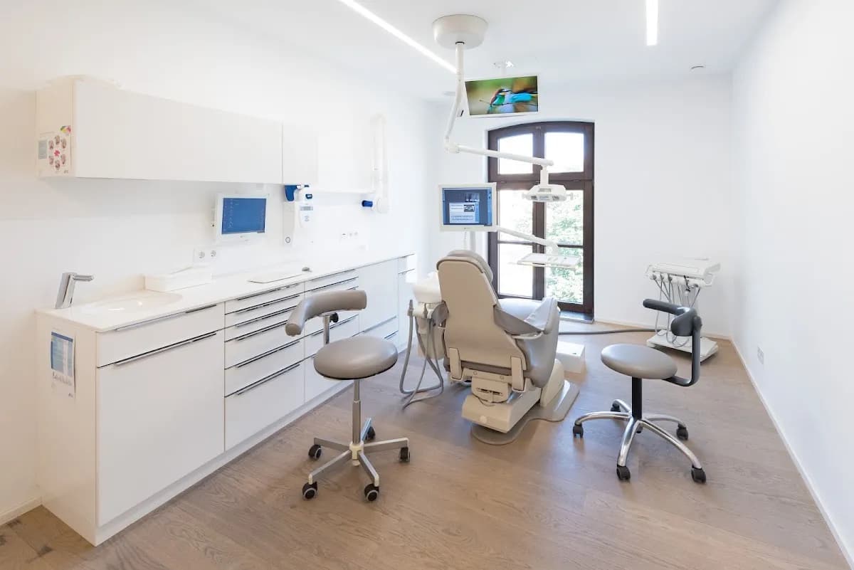 Q1 Zahnärzte - Dr. Mardi, Dr. Vonholdt & Partner — Foto aus dem Google-Eintrag der Praxis