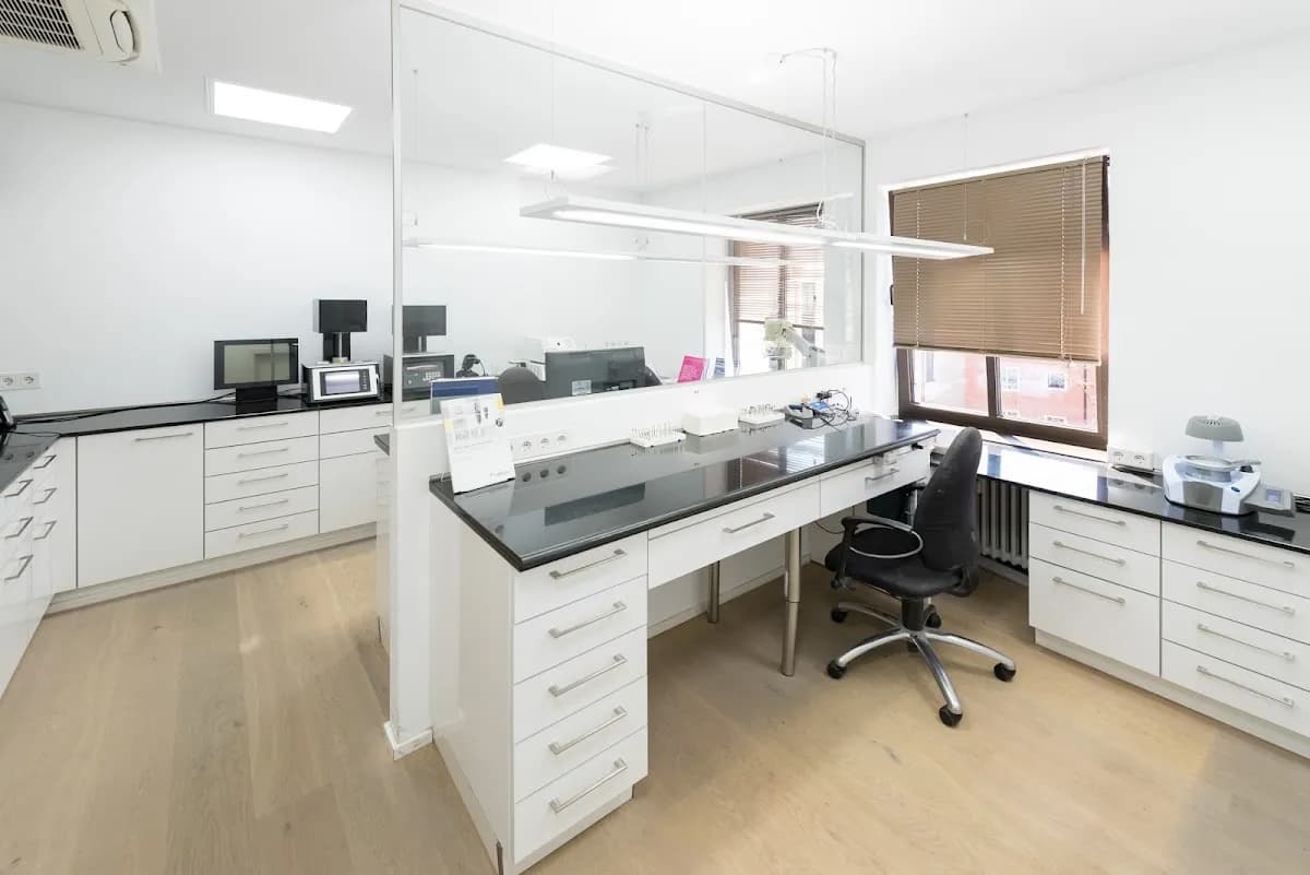 Q1 Zahnärzte - Dr. Mardi, Dr. Vonholdt & Partner — Foto aus dem Google-Eintrag der Praxis