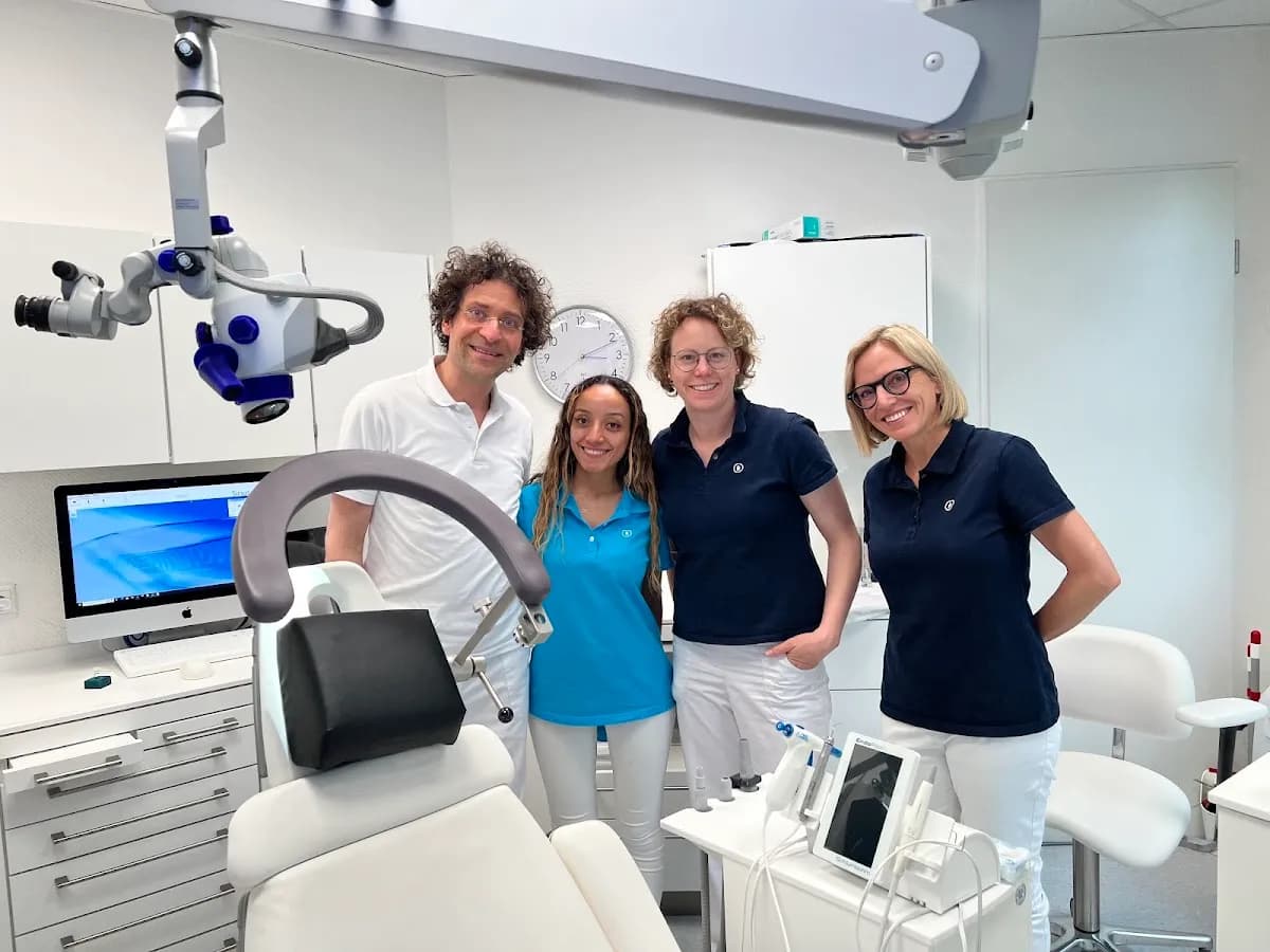 Sirius Endo - Dr. Tomas Lang, Dr. Nguyen, ZÄ Kersting MSc. Endodontology — Foto aus dem Google-Eintrag der Praxis