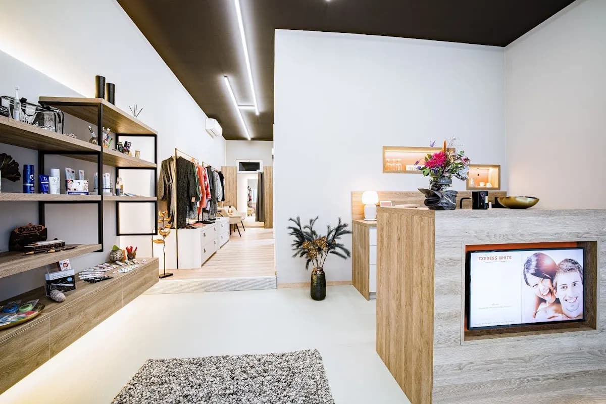 smilestore Zahnkosmetik - Bleaching Studio in Essen — Foto aus dem Google-Eintrag der Praxis