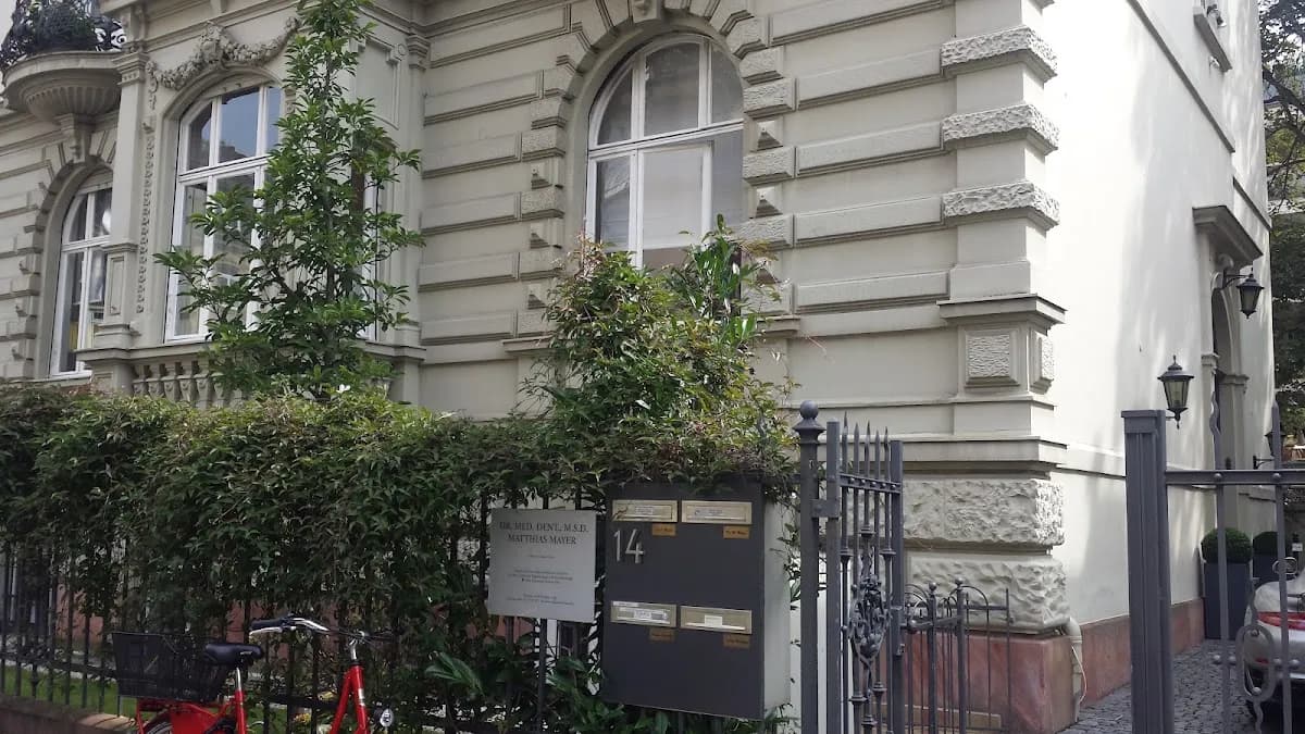 Spezialist für Implantologie und Parodonotologie — Foto aus dem Google-Eintrag der Praxis