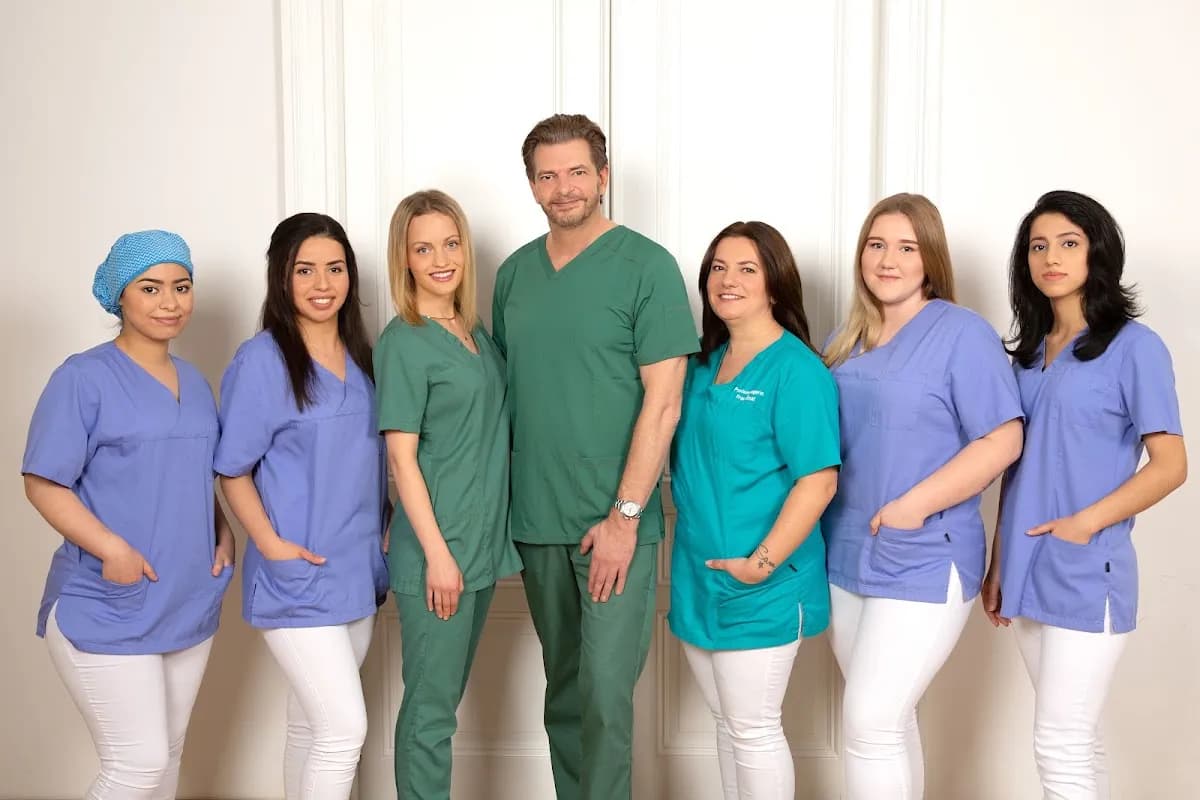 Spezialist für Implantologie und Parodonotologie — Foto aus dem Google-Eintrag der Praxis