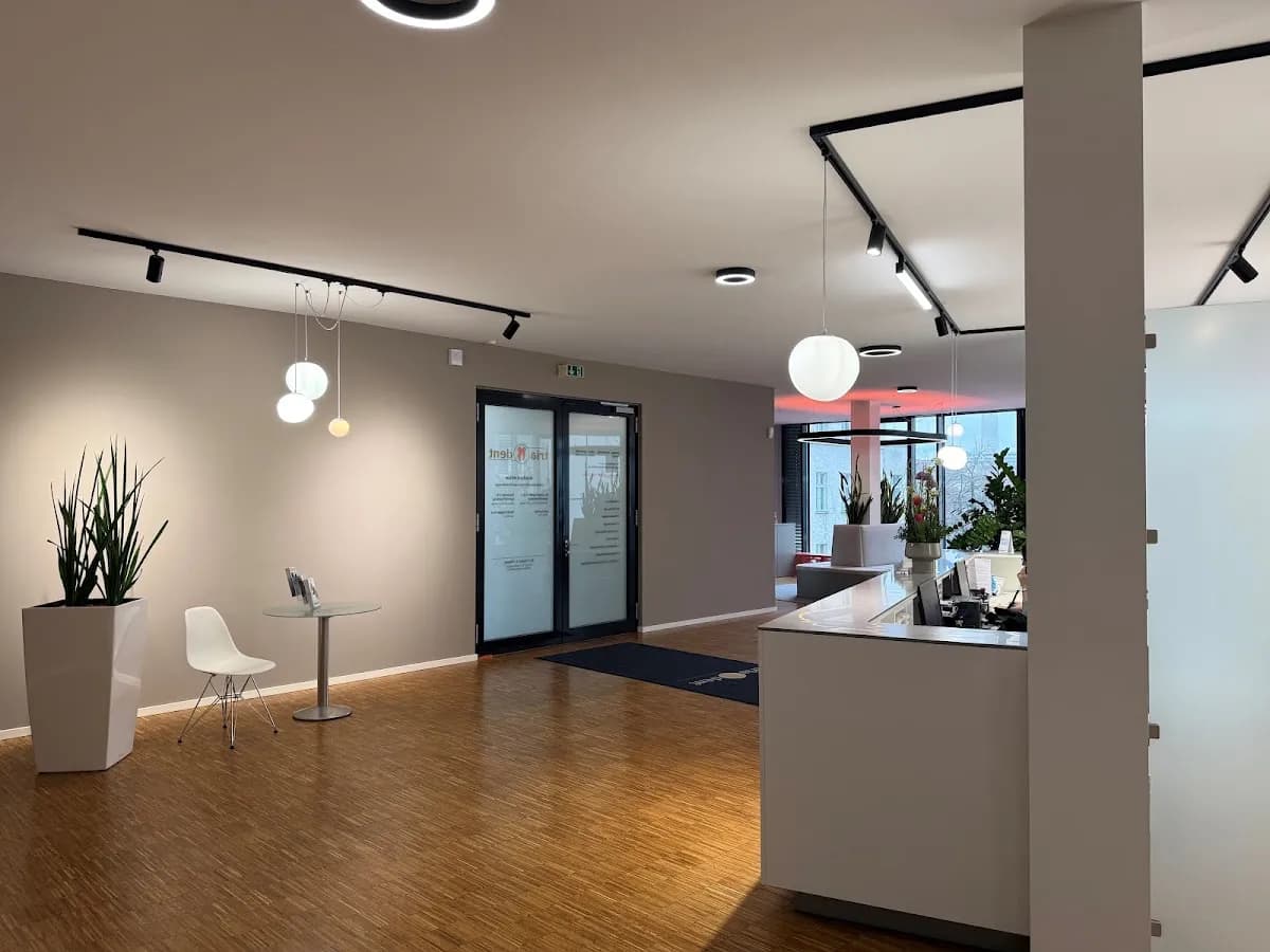 triadent Mitte Berlin Dr. J. RAnft MSc. & A. Ott — Foto aus dem Google-Eintrag der Praxis