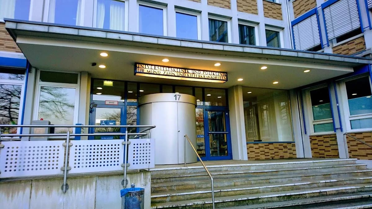 Universitätsklinikum Bonn Poliklinik für Chirurgische Zahn-, Mund- und Kieferheilkunde — Foto aus dem Google-Eintrag der Praxis