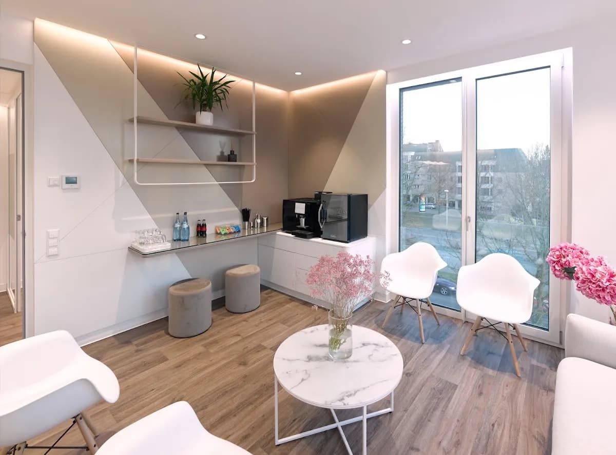 WEISS32 Zahnzentrum Stuttgart — Foto aus dem Google-Eintrag der Praxis