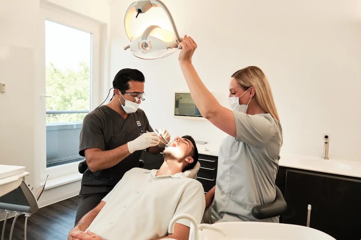 zahn.liebe - Praxis für moderne Zahnheilkunde, Ästhetik und Implantologie — Foto aus dem Google-Eintrag der Praxis
