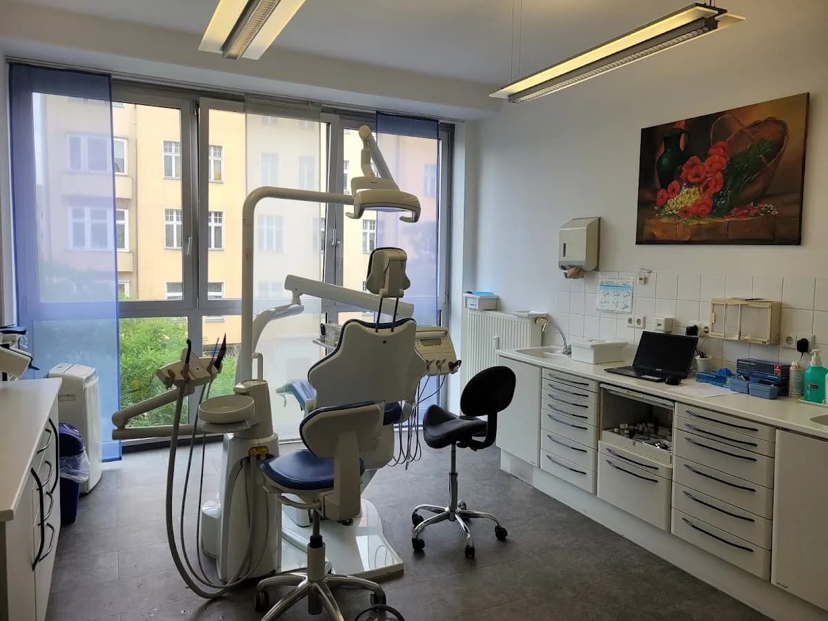 Zahnarzt Abdulaziz Jaghsi — Foto aus dem Google-Eintrag der Praxis