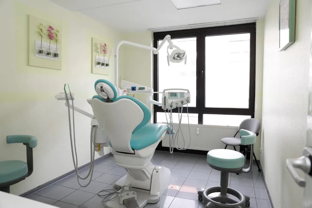 Zahnarzt am Klinikum Ghannam — Foto aus dem Google-Eintrag der Praxis