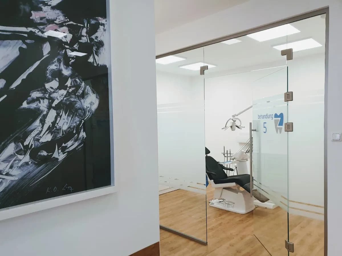 Zahnarzt Cologne - moderne Zahnarztpraxis in Köln Kalk — Foto aus dem Google-Eintrag der Praxis