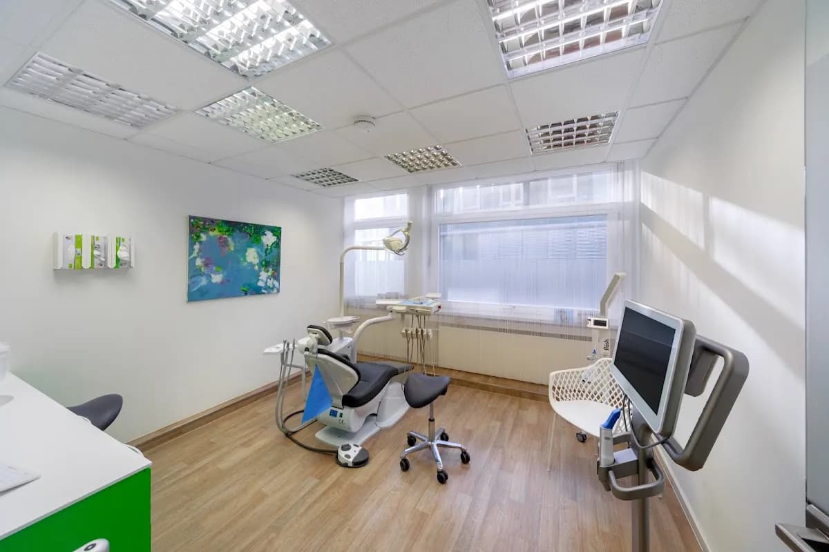 Zahnarzt Dental21 Stuttgart — Foto aus dem Google-Eintrag der Praxis