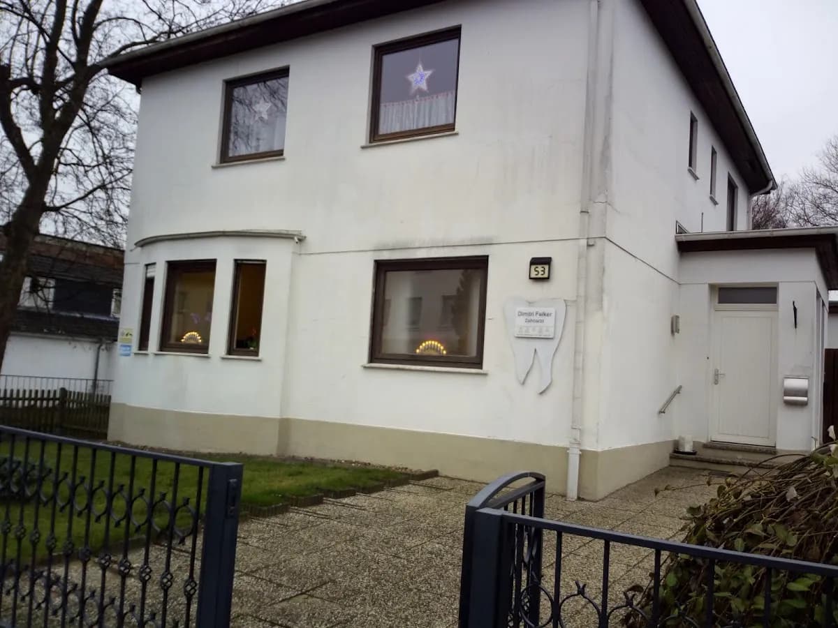 Zahnarzt Dimitri Felker — Foto aus dem Google-Eintrag der Praxis