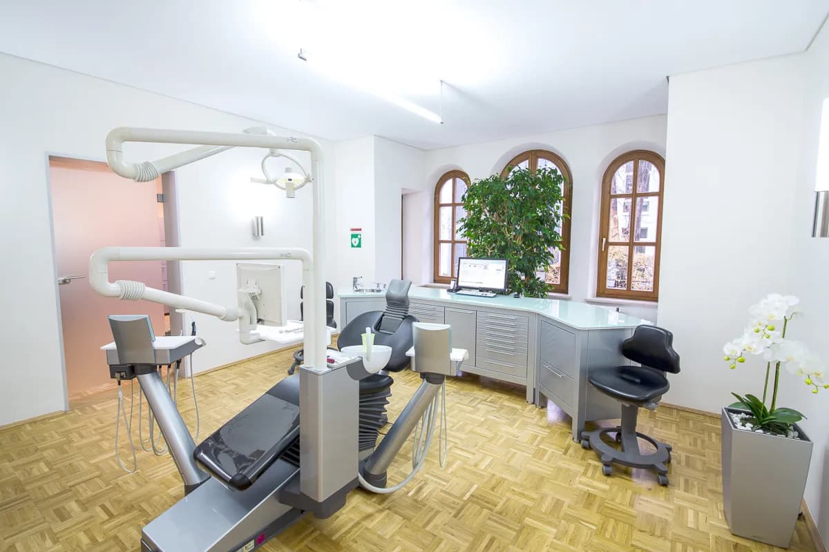 Zahnarzt Dr. Thomas Urlinger Praxis für Zahnheilkunde in Regensburg — Foto aus dem Google-Eintrag der Praxis