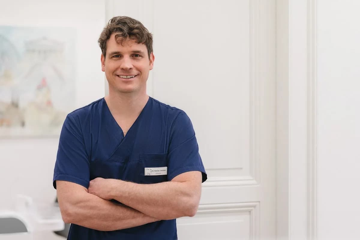 Zahnarzt Esslingen - Dr. Johnsen - Fachzahnarzt für Oralchirurgie — Foto aus dem Google-Eintrag der Praxis