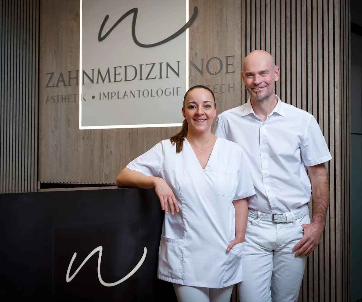 Zahnarzt Hanau Noe, Dr. Katharina Noe und Michael Noe — Foto aus dem Google-Eintrag der Praxis