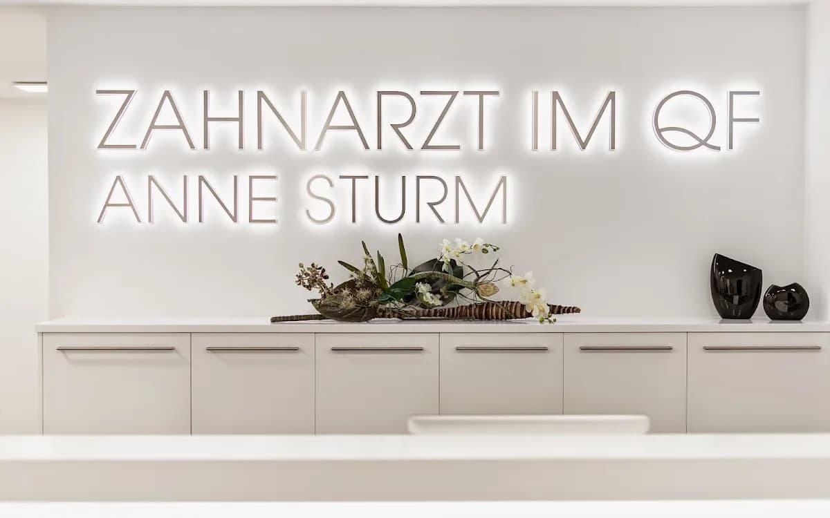 Zahnarzt im QF Anne Sturm — Foto aus dem Google-Eintrag der Praxis