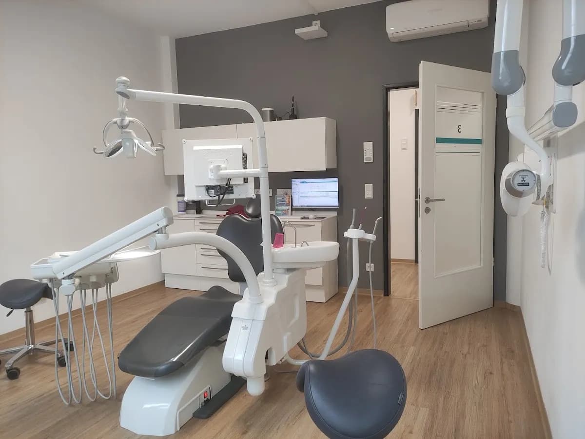 Zahnarzt in Rödelheim Dr. Eissa - Zahnzentrum Frankfurt West — Foto aus dem Google-Eintrag der Praxis