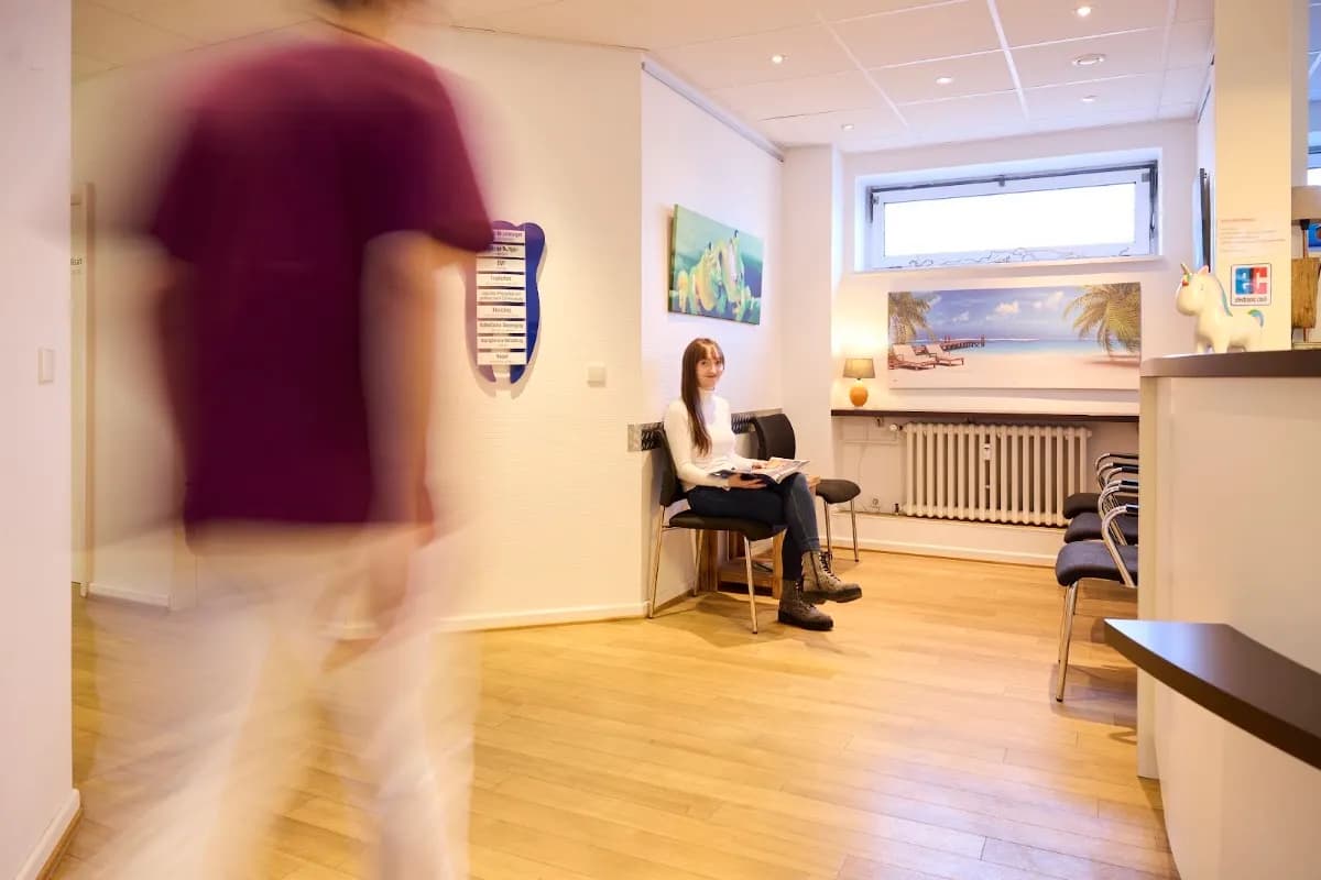 Zahnarzt Joachim Hansmann ehemals Tobias D. Spitzmüller | Zahnarzt Hamburg Bramfeld — Foto aus dem Google-Eintrag der Praxis