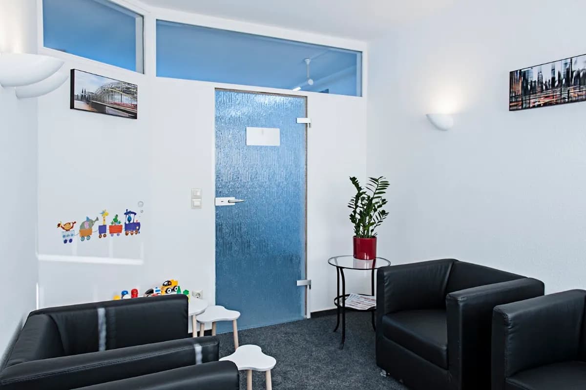 Zahnarzt Kais Zainab | All You Need Dental MVZ für Oralchirurgie und Zahnmedizin GmbH — Foto aus dem Google-Eintrag der Praxis