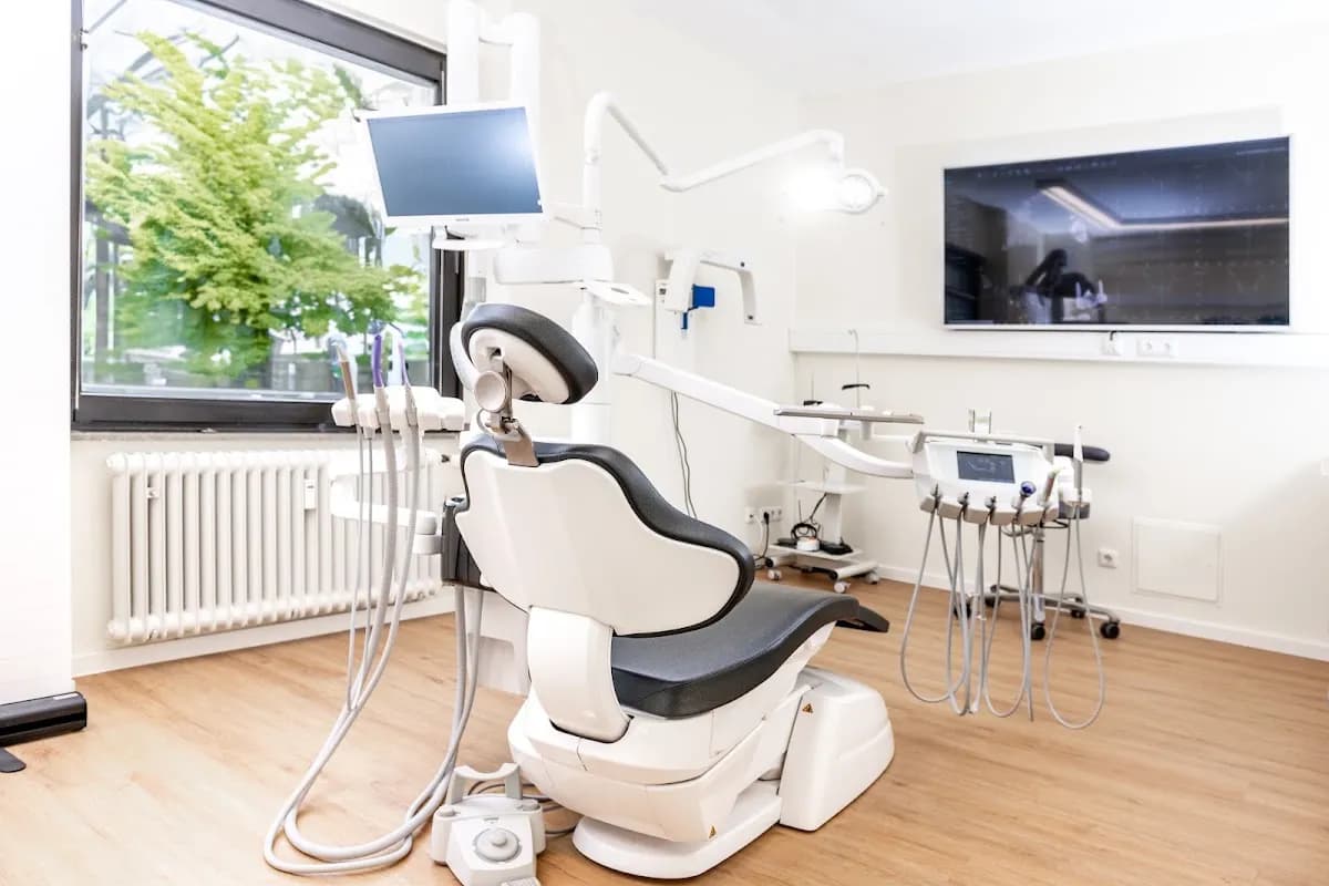 Zahnarzt Köln-Ehrenfeld | Zahnarztpraxis Dr. Lindner & Team — Foto aus dem Google-Eintrag der Praxis